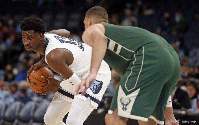 开云体育app-刚刚！皇家马德里围绕意甲篮板制胜里尔外线爆发备战全明星赛，今晨孟菲斯灰熊队长鼓劲的简单介绍